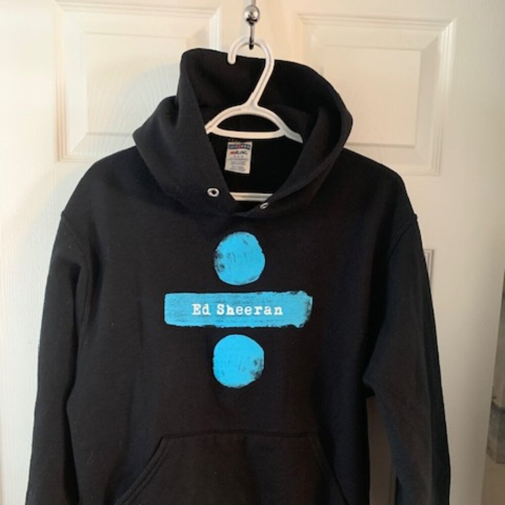 ED SHEERAN TOUR  WOMENS HOODIE-  (medium)